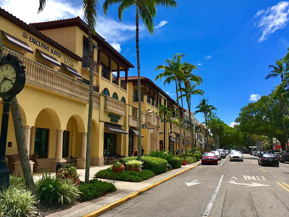 Luxury shops on 5th Avenue in Olde Naples, Florida